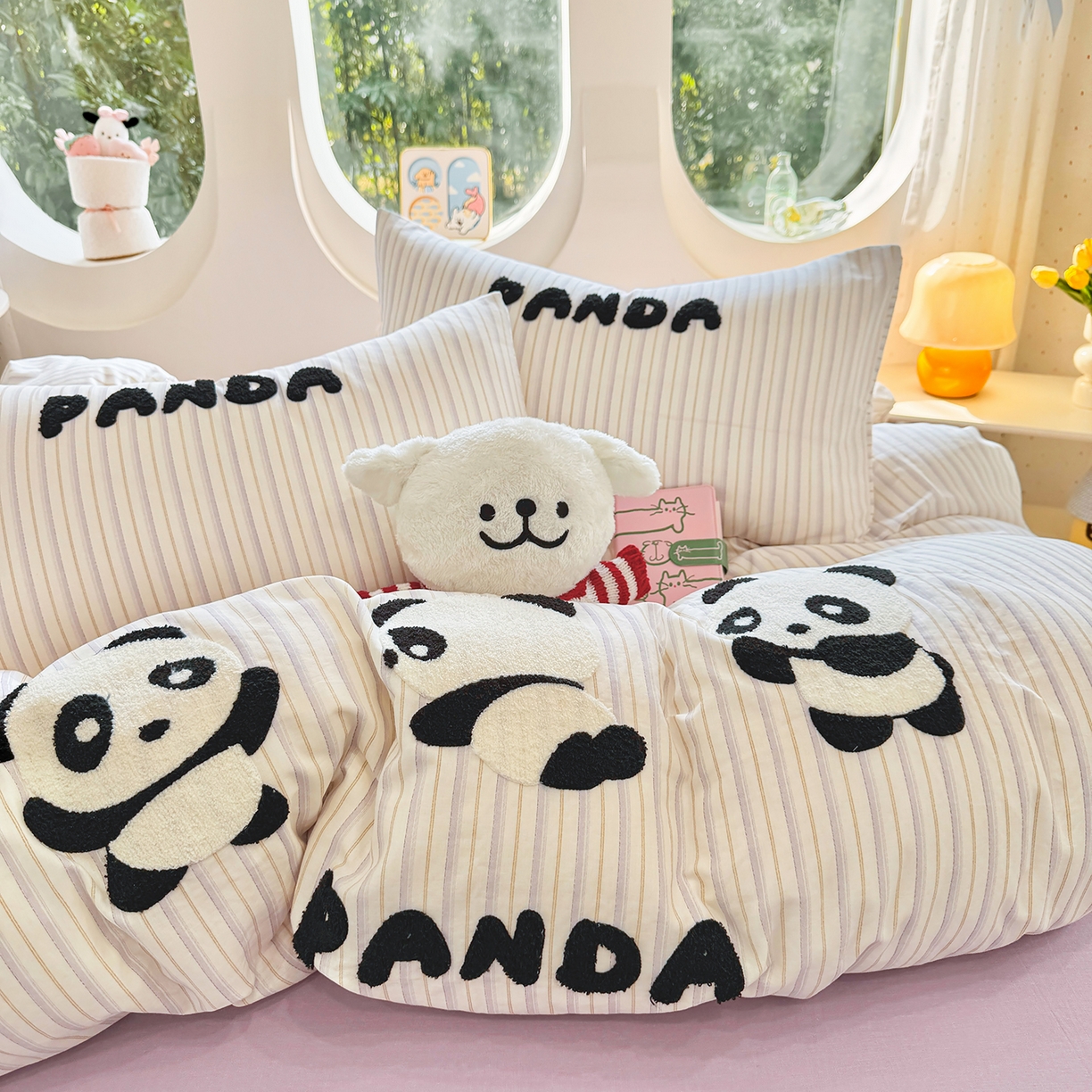 91家纺网 家纺一手货源 找家纺 爱思佳 2026新款双层纱印+毛巾绣系列四件套 熊猫团子