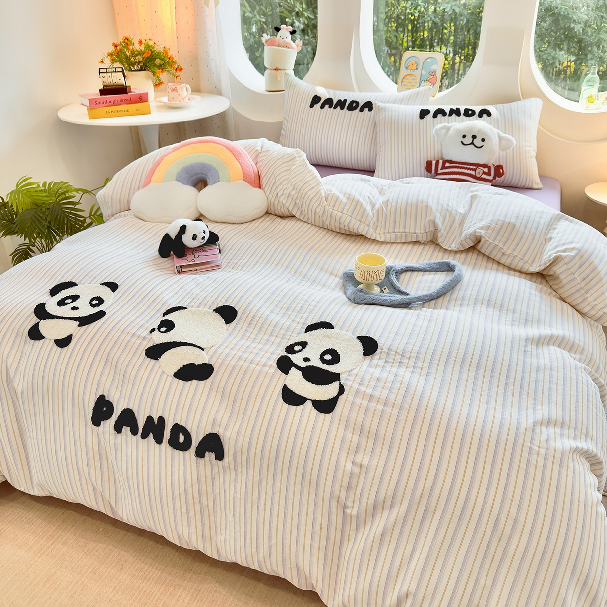 91家纺网 家纺一手货源 找家纺 爱思佳 2026新款双层纱印+毛巾绣系列四件套 熊猫团子