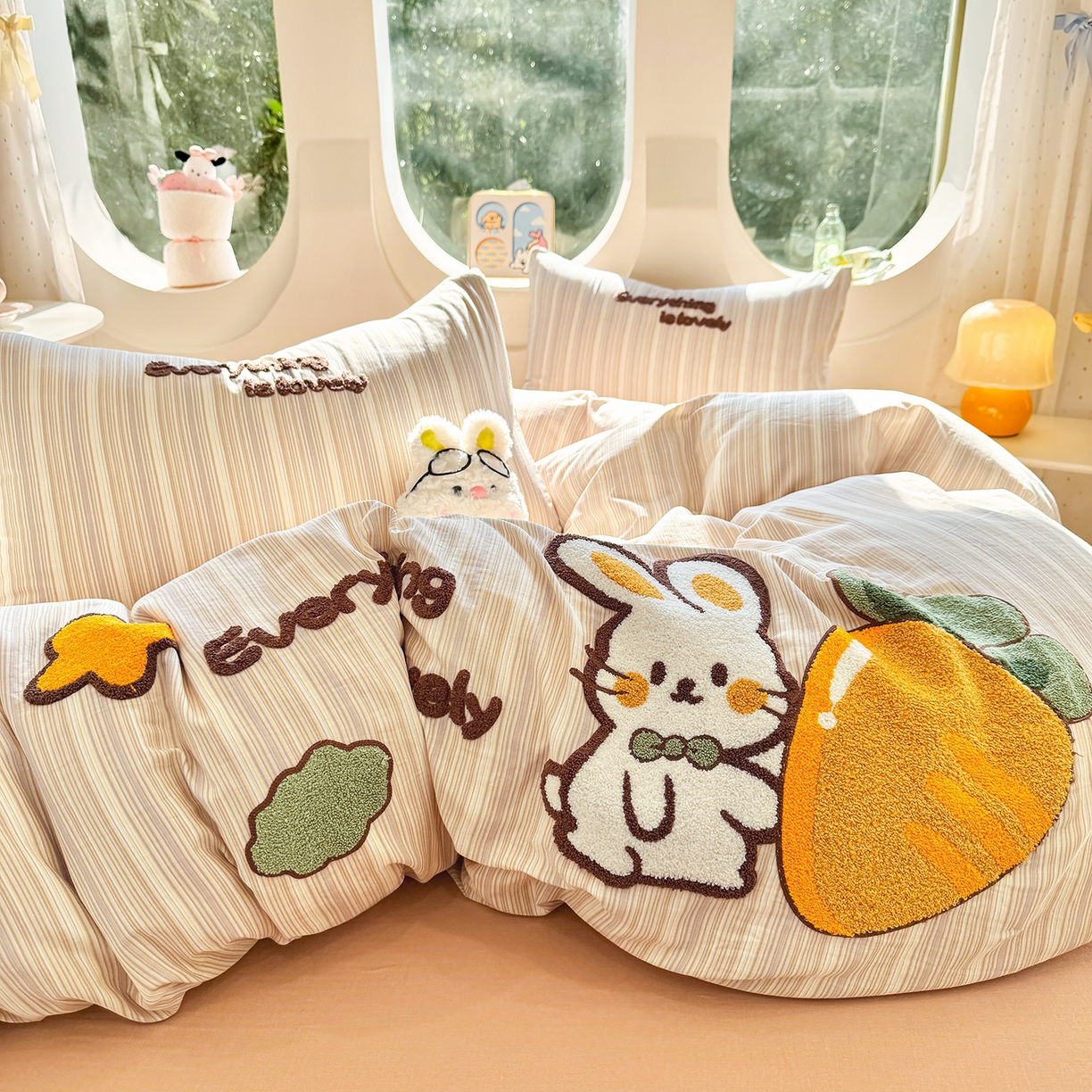 91家纺网 家纺一手货源 找家纺 爱思佳 2026新款双层纱印+毛巾绣系列四件套 萝卜兔