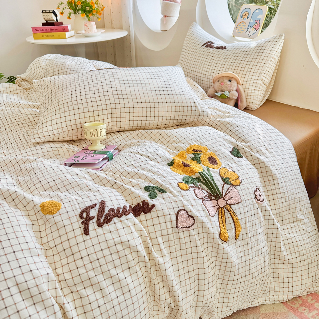 91家纺网 家纺一手货源 找家纺 爱思佳 2026新款双层纱印+毛巾绣系列四件套 向阳花