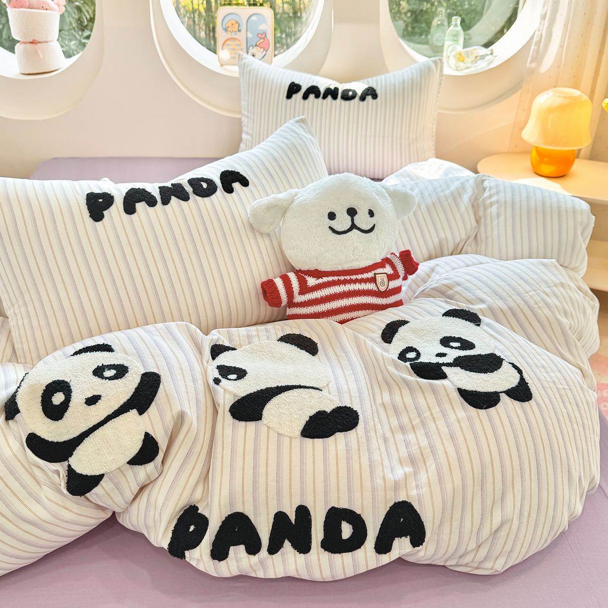 91家纺网 家纺一手货源 找家纺 爱思佳 2026新款双层纱印+毛巾绣系列四件套 熊猫团子