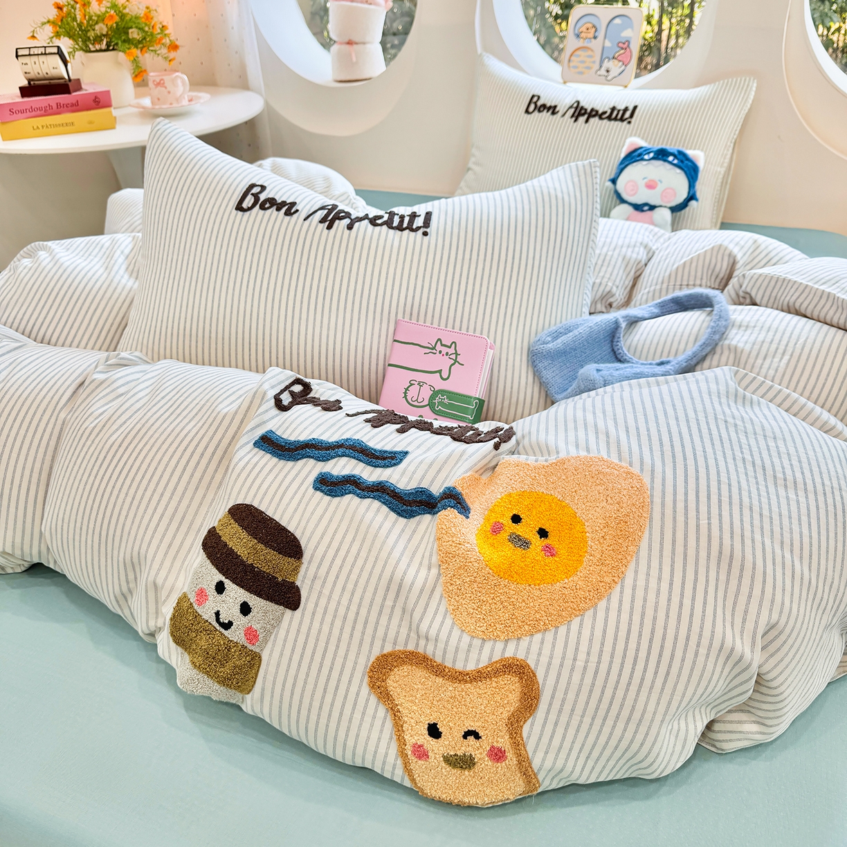 91家纺网 家纺一手货源 找家纺 爱思佳 2026新款双层纱印+毛巾绣系列四件套 元气满满