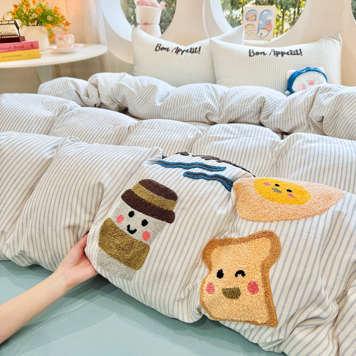 91家纺网 家纺一手货源 找家纺 爱思佳 2026新款双层纱印+毛巾绣系列四件套 元气满满