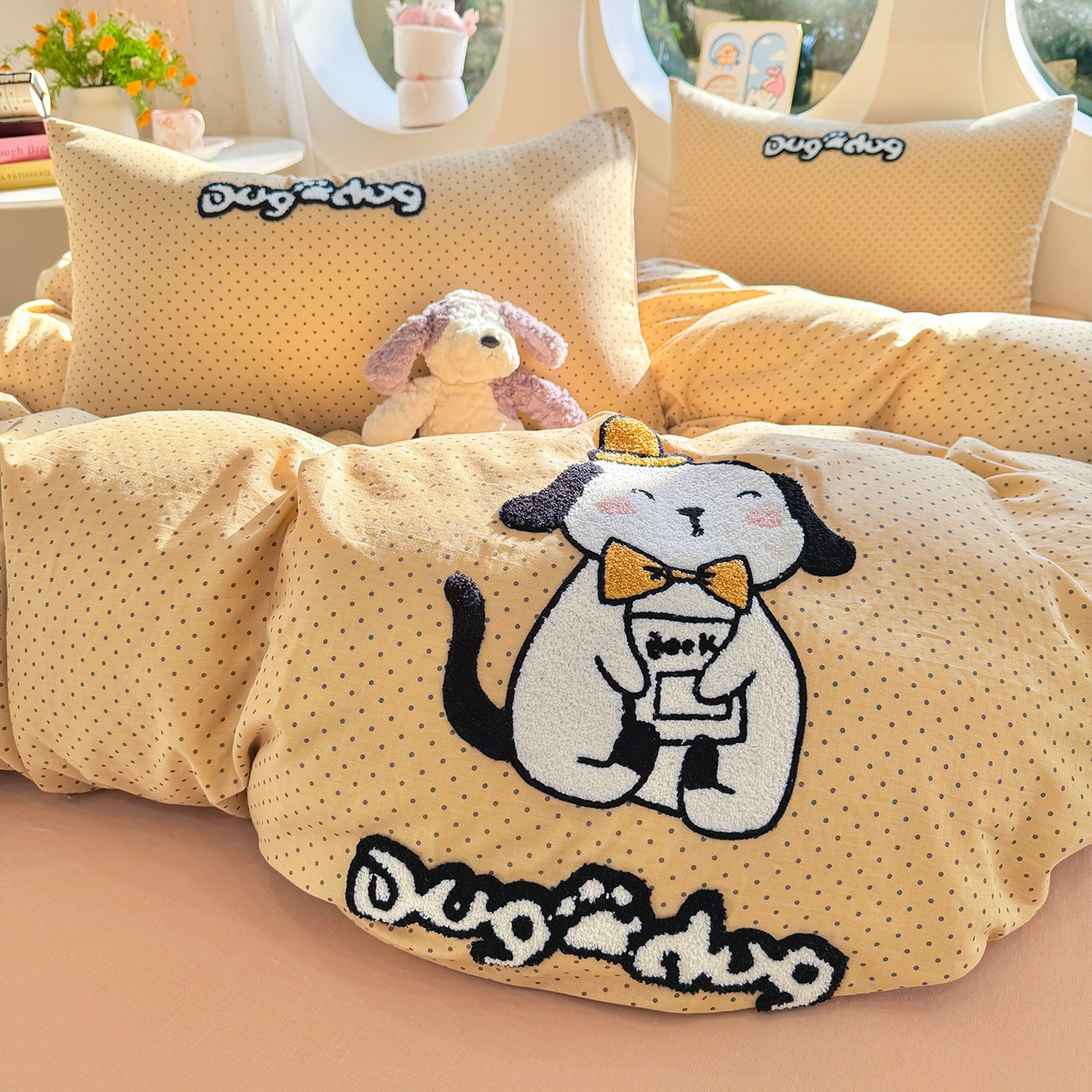 91家纺网 家纺一手货源 找家纺 爱思佳 2026新款双层纱印+毛巾绣系列四件套 绅士狗