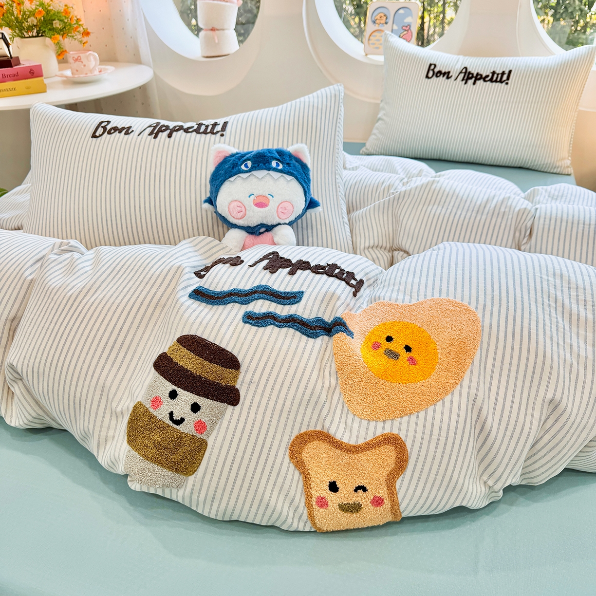 91家纺网 家纺一手货源 找家纺 爱思佳 2026新款双层纱印+毛巾绣系列四件套 元气满满