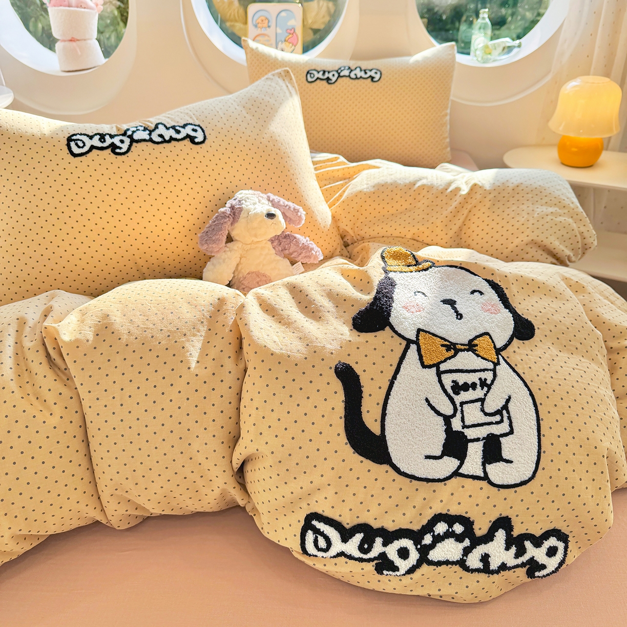 91家纺网 家纺一手货源 找家纺 爱思佳 2026新款双层纱印+毛巾绣系列四件套 绅士狗