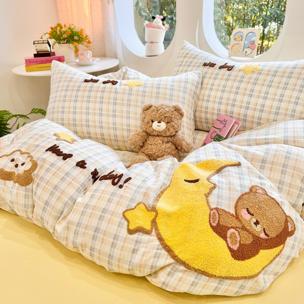 91家纺网 家纺一手货源 找家纺 爱思佳 2026新款双层纱印+毛巾绣系列四件套 月亮熊