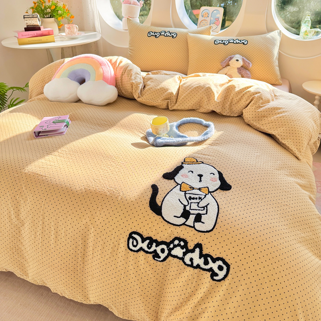 91家纺网 家纺一手货源 找家纺 爱思佳 2026新款双层纱印+毛巾绣系列四件套 绅士狗