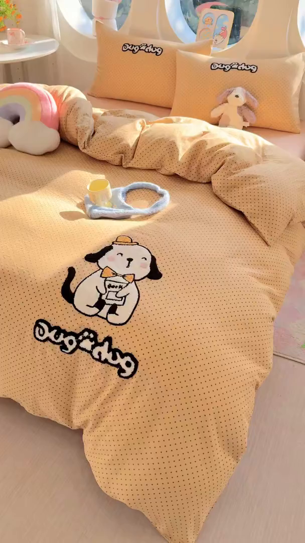 91家纺网 家纺一手货源 找家纺 爱思佳 2026新款双层纱印+毛巾绣系列四件套 绅士狗