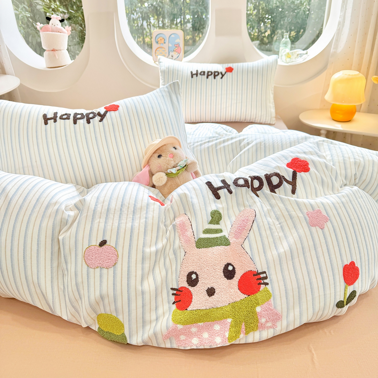 91家纺网 家纺一手货源 找家纺 爱思佳 2026新款双层纱印+毛巾绣系列四件套 happy兔-肉桂玉