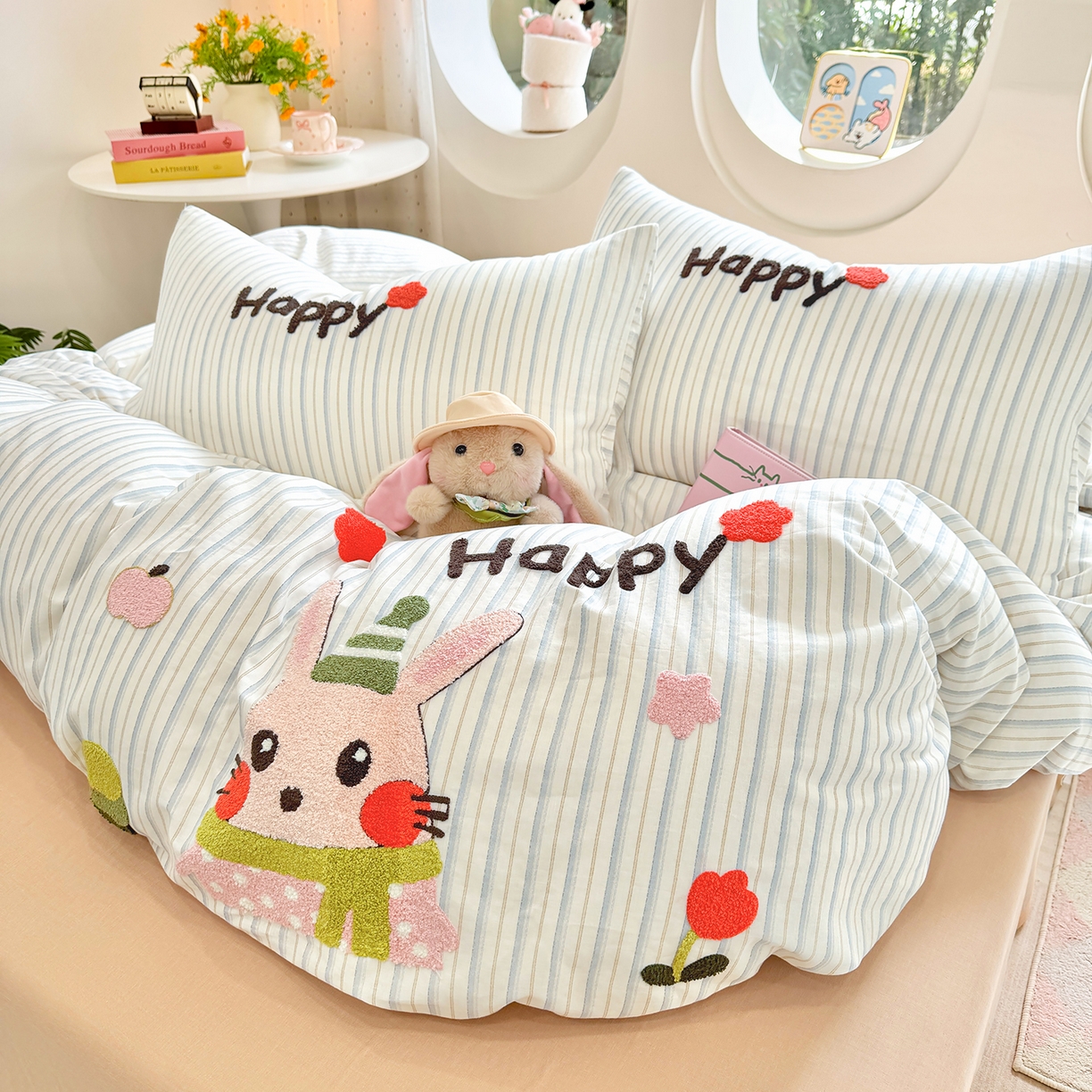 91家纺网 家纺一手货源 找家纺 爱思佳 2026新款双层纱印+毛巾绣系列四件套 happy兔-肉桂玉