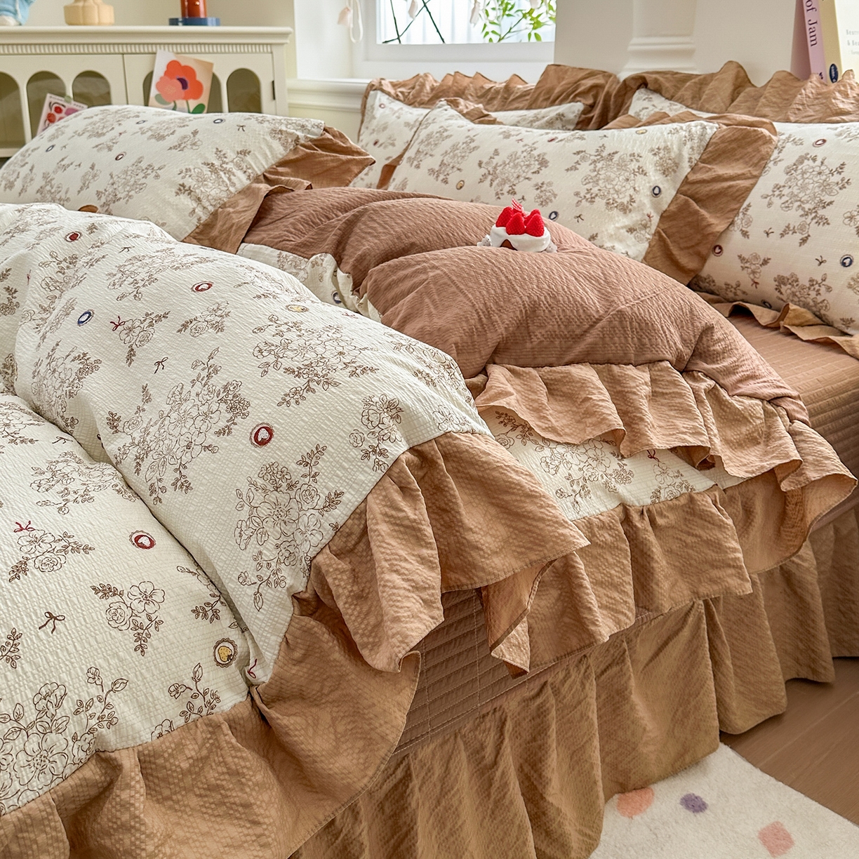 91家纺网 家纺一手货源 找家纺 安哆啦家纺 2026新款糯叽叽泡泡棉韩式花边床盖四件套 泡泡棉-焦糖玛奇朵