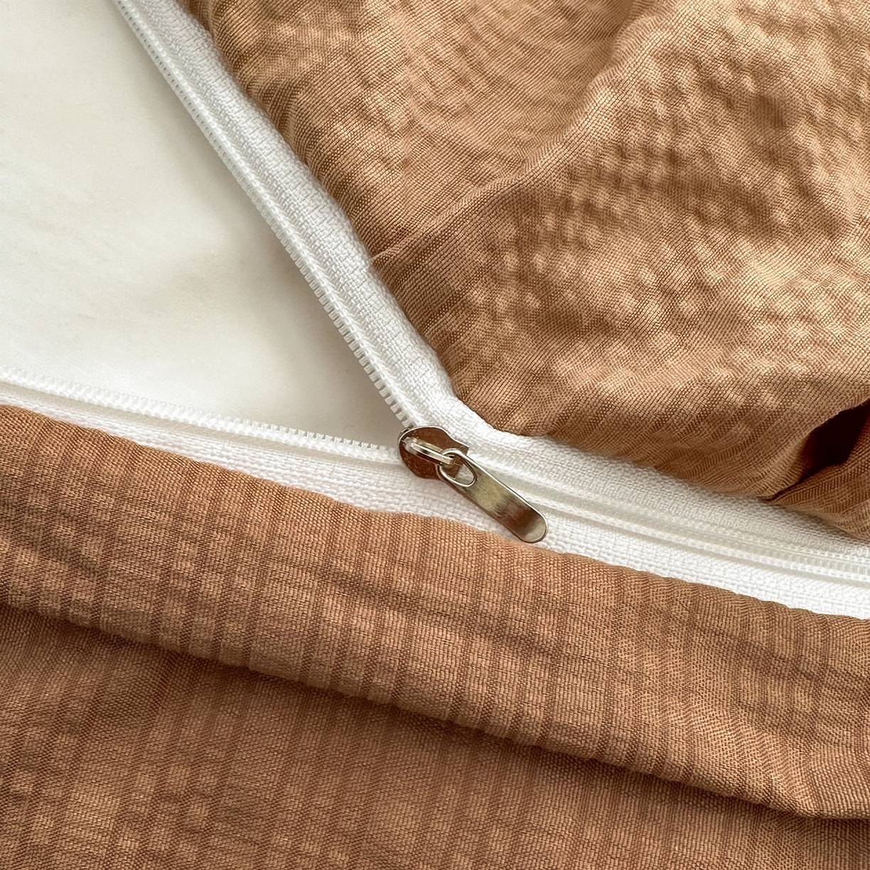 91家纺网 家纺一手货源 找家纺 安哆啦家纺 2026新款糯叽叽泡泡棉韩式花边床盖四件套 泡泡棉-焦糖玛奇朵