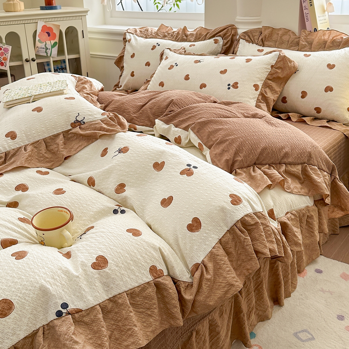 91家纺网 家纺一手货源 找家纺 安哆啦家纺 2026新款糯叽叽泡泡棉韩式花边床盖四件套 泡泡棉-奶咖小桃心