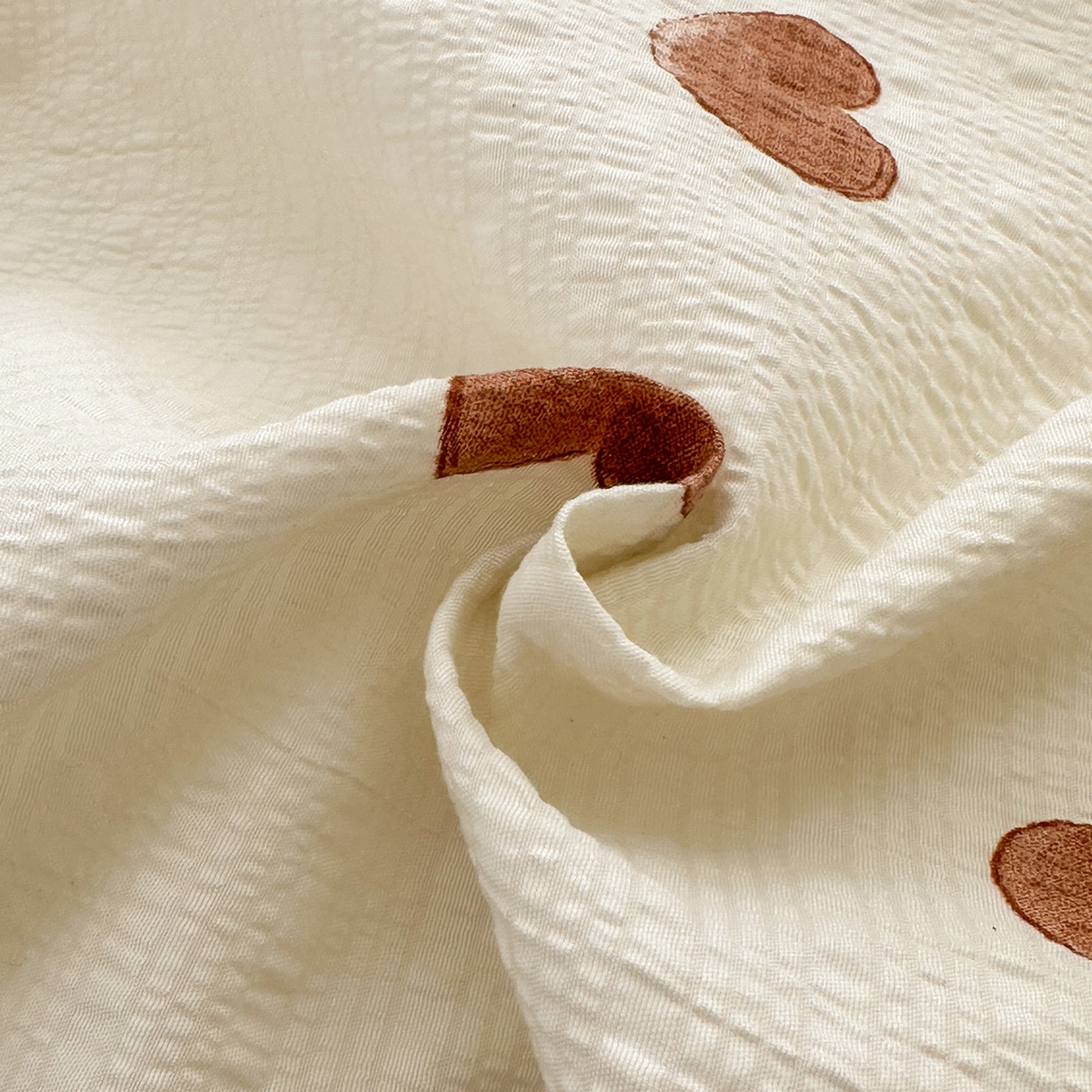 91家纺网 家纺一手货源 找家纺 安哆啦家纺 2026新款糯叽叽泡泡棉韩式花边床盖四件套 泡泡棉-奶咖小桃心