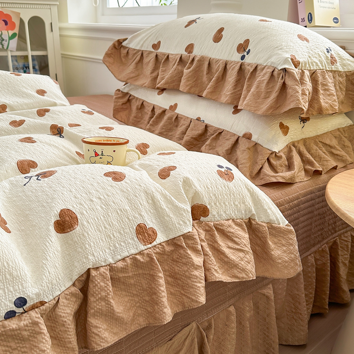 91家纺网 家纺一手货源 找家纺 安哆啦家纺 2026新款糯叽叽泡泡棉韩式花边床盖四件套 泡泡棉-奶咖小桃心