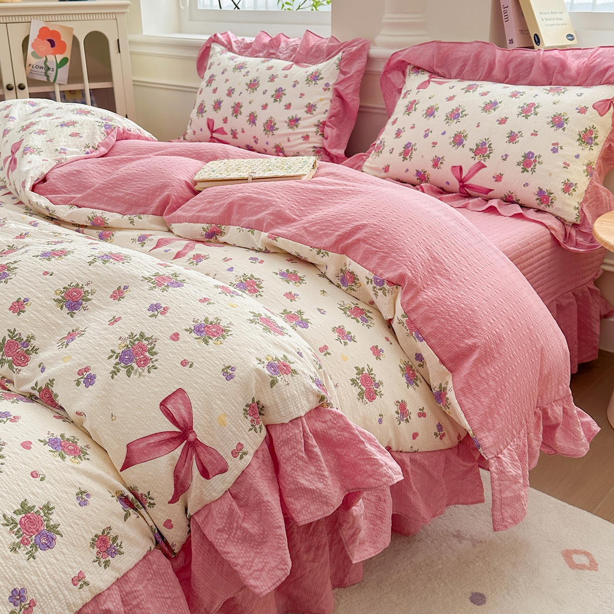 91家纺网 家纺一手货源 找家纺 安哆啦家纺 2026新款糯叽叽泡泡棉韩式花边床盖四件套 泡泡棉-甜莓蝴蝶结