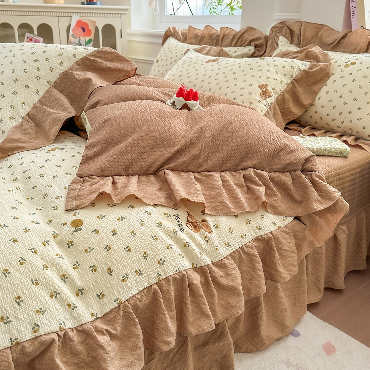 91家纺网 家纺一手货源 找家纺 安哆啦家纺 2026新款糯叽叽泡泡棉韩式花边床盖四件套 泡泡棉-小熊花町