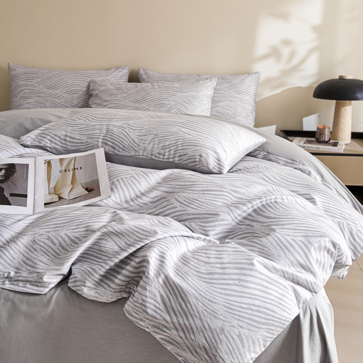 91家纺网 家纺一手货源 找家纺 新方向 2026新款数码印花50s双股全棉贡缎长绒棉四件套-罗马（严格控价 标准288元 加大308元） 罗马-爵士灰