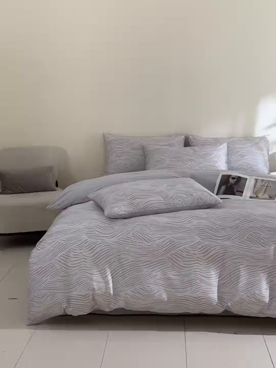 91家纺网 家纺一手货源 找家纺 新方向 2026新款数码印花50s双股全棉贡缎长绒棉四件套-罗马（严格控价 标准288元 加大308元） 罗马-爵士灰