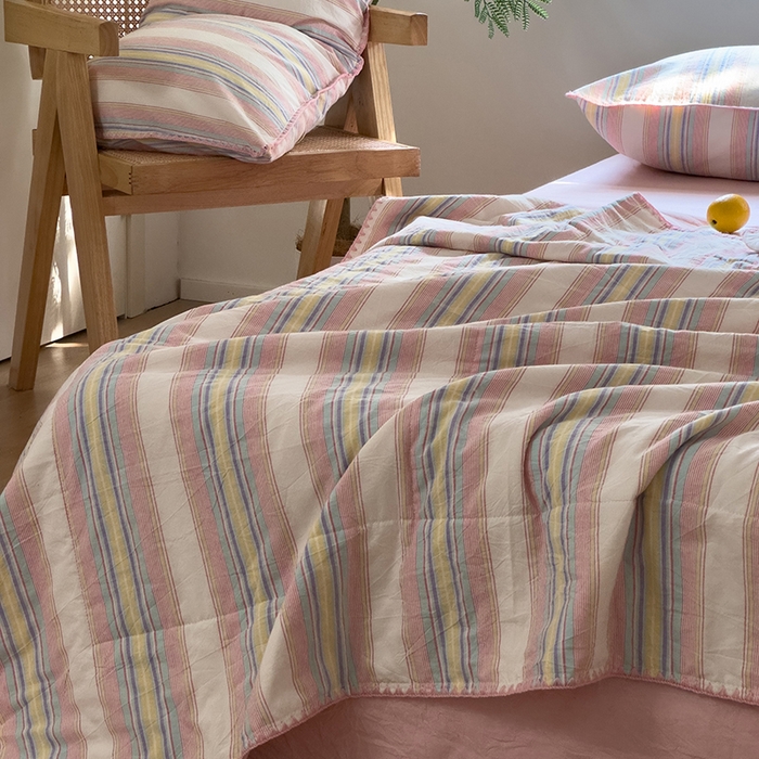 91家纺网 家纺一手货源 找家纺 被窝家纺 2026新款全棉色织贝壳边新疆棉花夏被 塞纳-粉