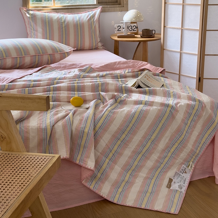 91家纺网 家纺一手货源 找家纺 被窝家纺 2026新款全棉色织贝壳边新疆棉花夏被 塞纳-粉