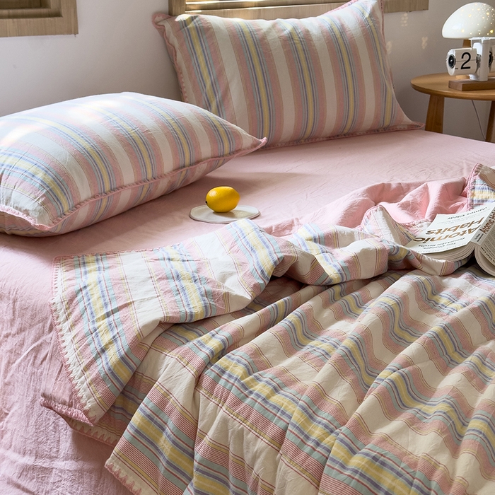 91家纺网 家纺一手货源 找家纺 被窝家纺 2026新款全棉色织贝壳边新疆棉花夏被 塞纳-粉