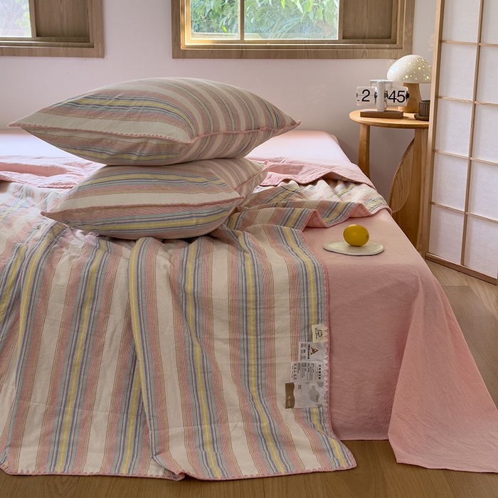 91家纺网 家纺一手货源 找家纺 被窝家纺 2026新款全棉色织贝壳边新疆棉花夏被 塞纳-粉