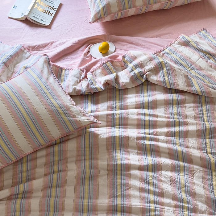 91家纺网 家纺一手货源 找家纺 被窝家纺 2026新款全棉色织贝壳边新疆棉花夏被 塞纳-粉