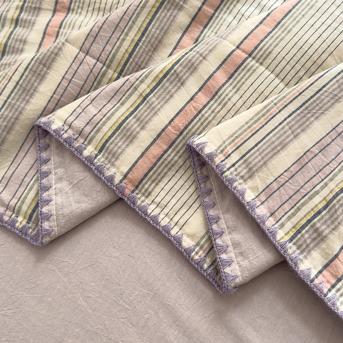 91家纺网 家纺一手货源 找家纺 被窝家纺 2026新款全棉色织贝壳边新疆棉花夏被 西蒙-紫