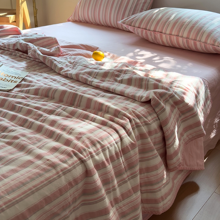 91家纺网 家纺一手货源 找家纺 被窝家纺 2026新款全棉色织贝壳边新疆棉花夏被 左岸-粉