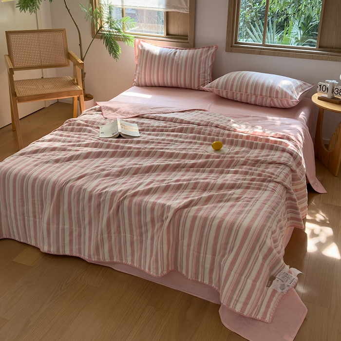 91家纺网 家纺一手货源 找家纺 被窝家纺 2026新款全棉色织贝壳边新疆棉花夏被 左岸-粉