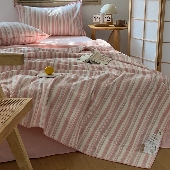 91家纺网 家纺一手货源 找家纺 被窝家纺 2026新款全棉色织贝壳边新疆棉花夏被 左岸-粉