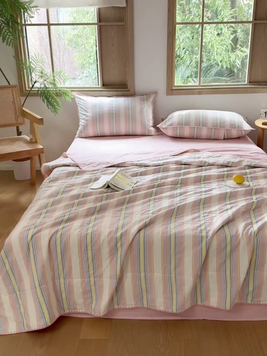 91家纺网 家纺一手货源 找家纺 被窝家纺 2026新款全棉色织贝壳边新疆棉花夏被 塞纳-粉