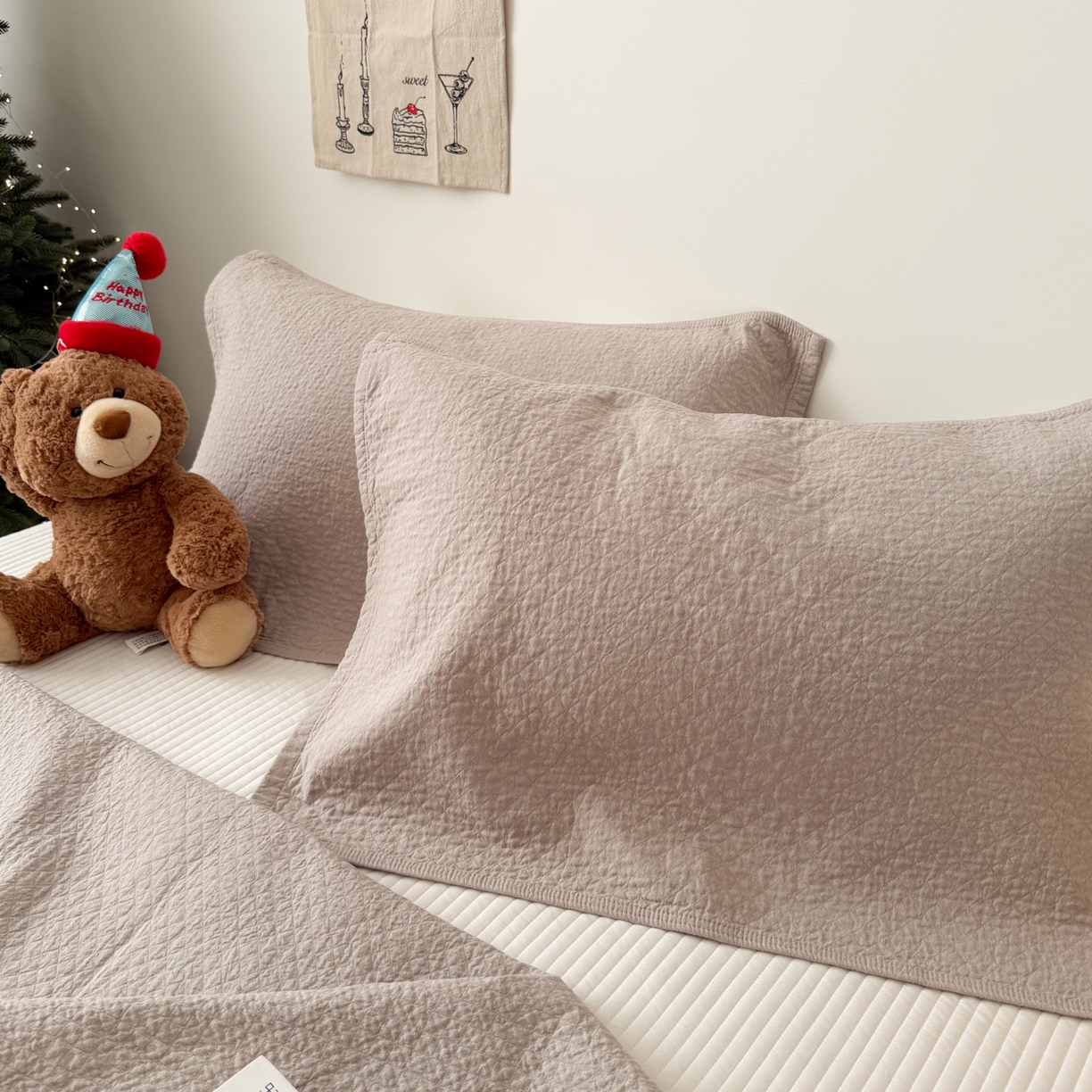 91家纺网 家纺一手货源 找家纺 沐瑟家纺 2026新款纯棉四层纱布枕巾-素格和米格 素格-浅咖