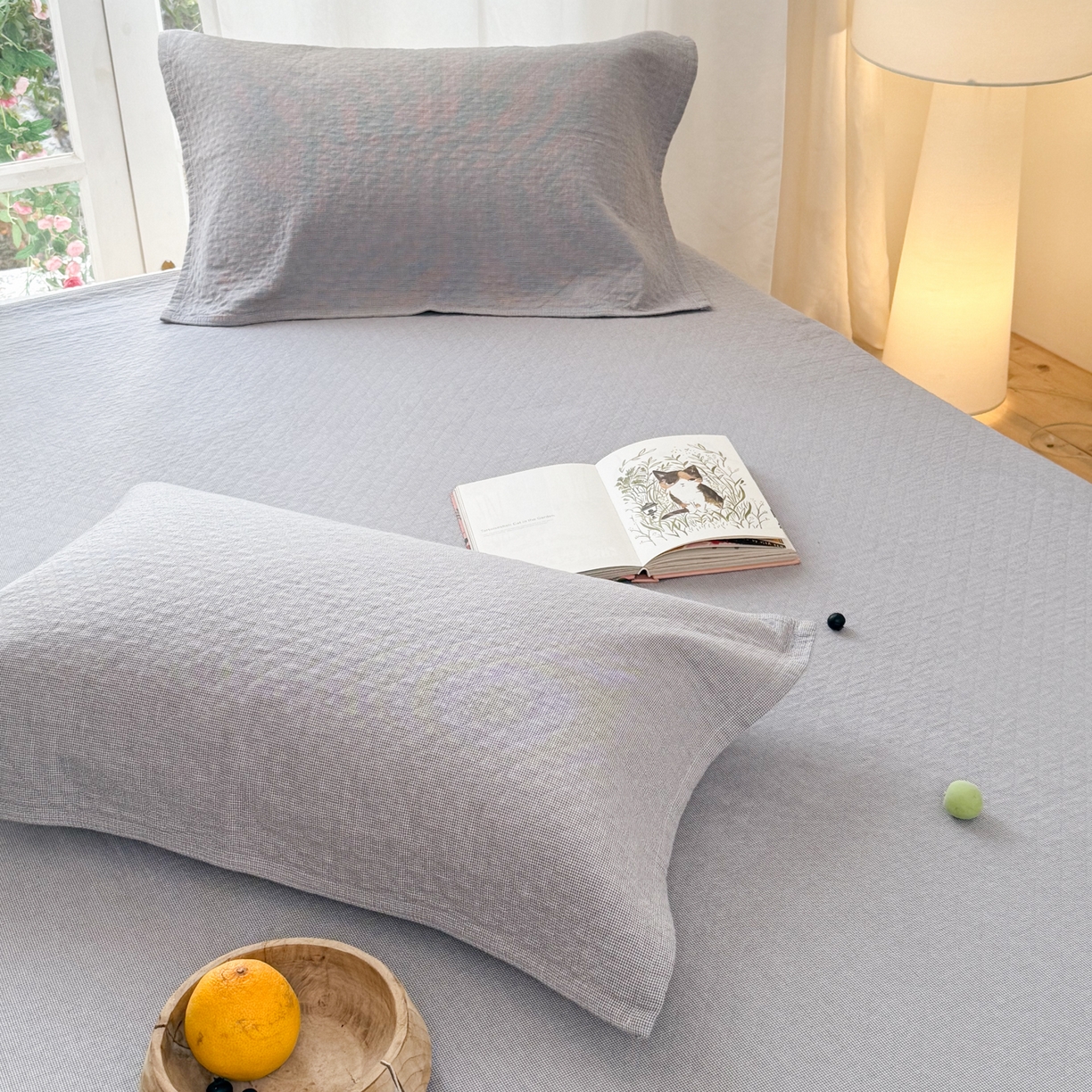 91家纺网 家纺一手货源 找家纺 沐瑟家纺 2026新款纯棉四层纱布枕巾-素格和米格 米格-浅灰