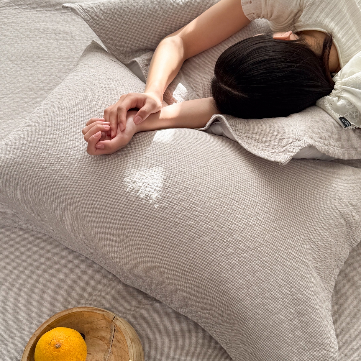 91家纺网 家纺一手货源 找家纺 沐瑟家纺 2026新款纯棉四层纱布枕巾-素格和米格 米格-浅咖