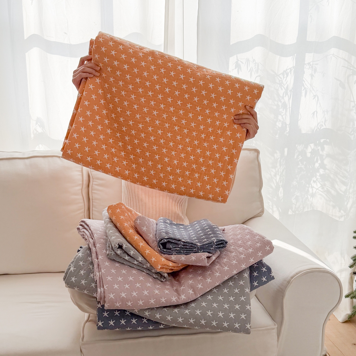 91家纺网 家纺一手货源 找家纺 沐瑟家纺 2026新款全棉四层纱布床盖-星星和心情系列 组合