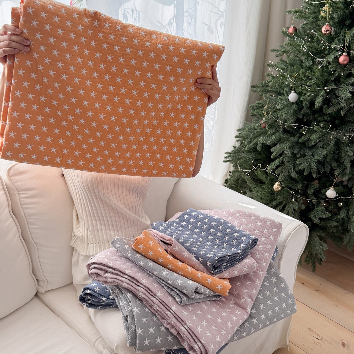 91家纺网 家纺一手货源 找家纺 沐瑟家纺 2026新款全棉四层纱布床盖-星星和心情系列 组合