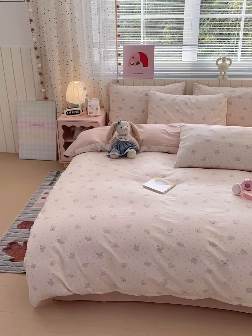 91家纺网 家纺一手货源 找家纺 梵克保罗 2026春夏新款ins小清新40支全棉13372四件套学生三件套单被套单枕套系列-第一批（四件套） 粉心狗