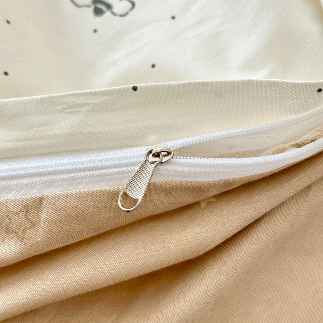 91家纺网 家纺一手货源 找家纺 梵克保罗 2026春夏新款ins小清新40支全棉13372四件套学生三件套单被套单枕套系列-第一批（单被套） 点点小狗