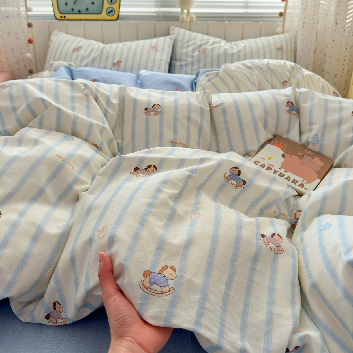 91家纺网 家纺一手货源 找家纺 梵克保罗 2026春夏新款ins小清新40支全棉13372四件套学生三件套单被套单枕套系列-第二批（四件套） 跷跷马