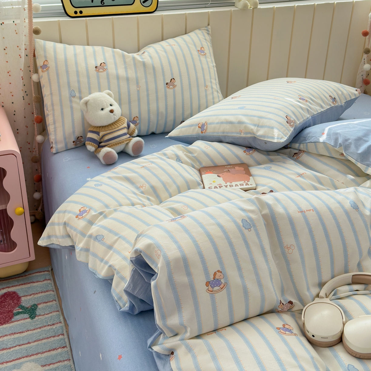 91家纺网 家纺一手货源 找家纺 梵克保罗 2026春夏新款ins小清新40支全棉13372四件套学生三件套单被套单枕套系列-第二批（四件套） 跷跷马