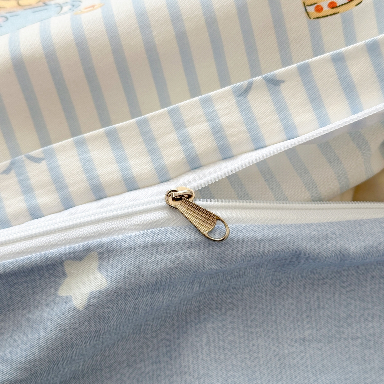 91家纺网 家纺一手货源 找家纺 梵克保罗 2026春夏新款ins小清新40支全棉13372四件套学生三件套单被套单枕套系列-第二批（单被套） 幸福小熊