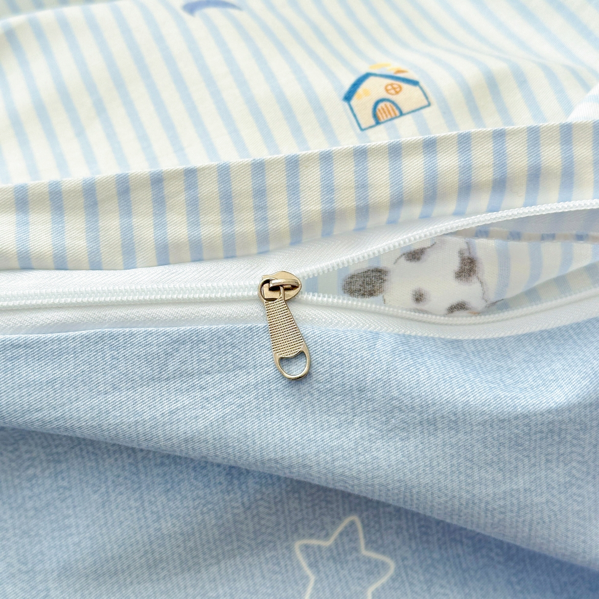 91家纺网 家纺一手货源 找家纺 梵克保罗 2026春夏新款ins小清新40支全棉13372四件套学生三件套单被套单枕套系列-第二批（单被套） 月亮狗