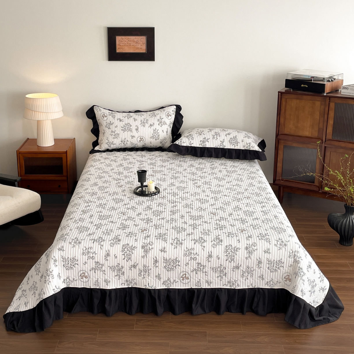 91家纺网 家纺一手货源 找家纺 慕澄家纺 2026新款高克重仿棉碎花床盖 花间小马