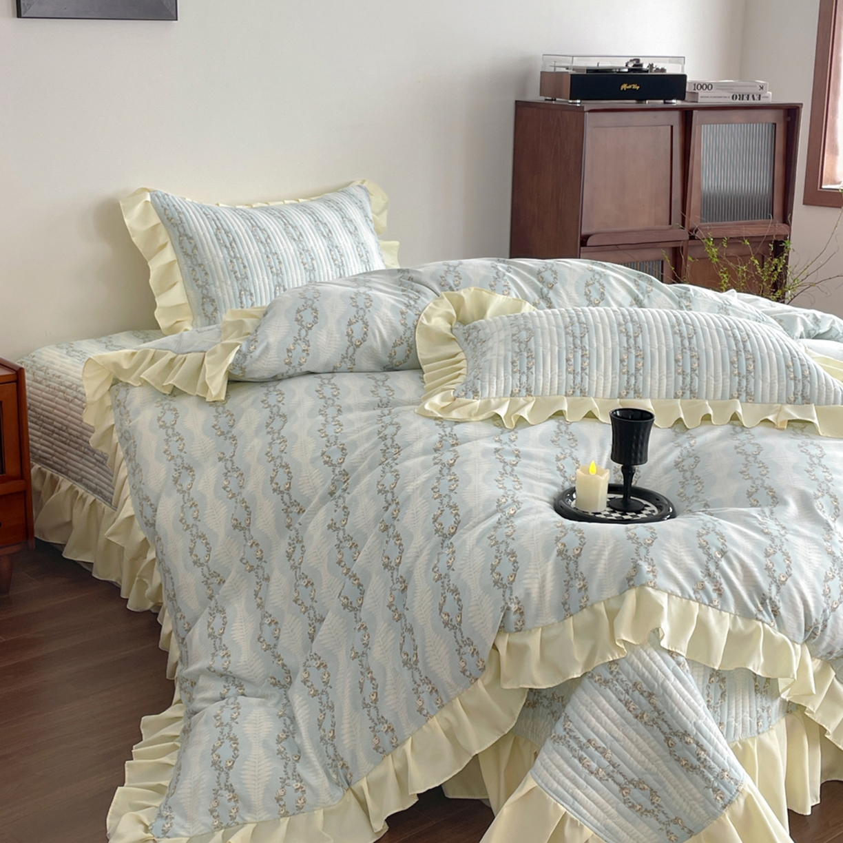 91家纺网 家纺一手货源 找家纺 慕澄家纺 2026新款高克重仿棉碎花床盖 蓝梦