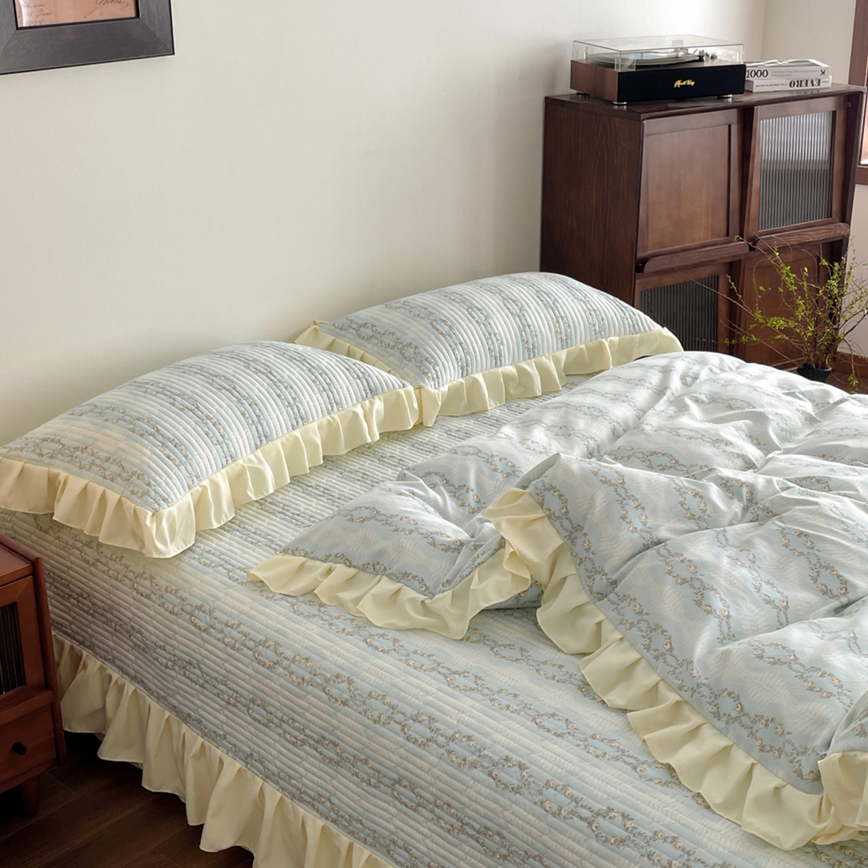 91家纺网 家纺一手货源 找家纺 慕澄家纺 2026新款高克重仿棉碎花床盖 蓝梦