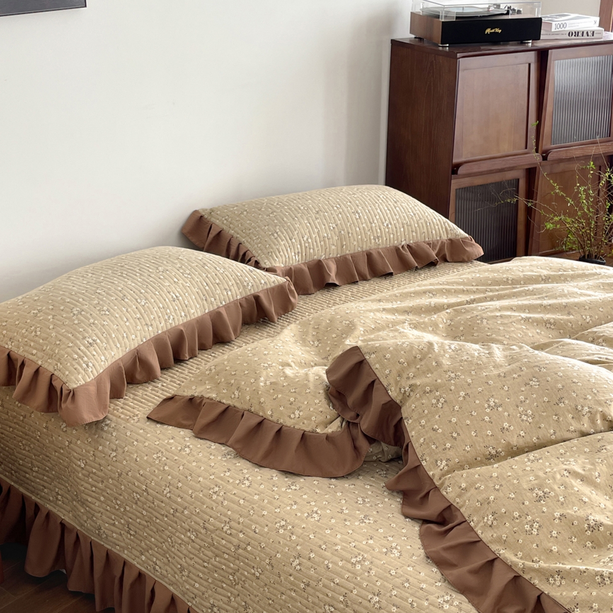 91家纺网 家纺一手货源 找家纺 慕澄家纺 2026新款高克重仿棉碎花床盖 小白花