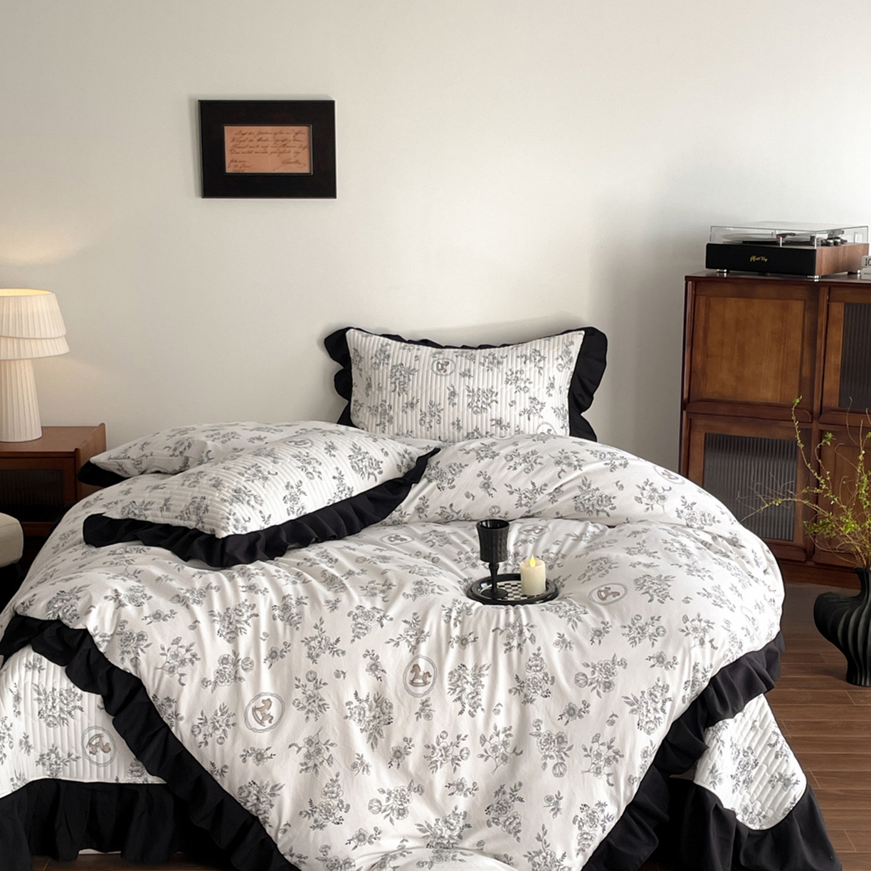 91家纺网 家纺一手货源 找家纺 慕澄家纺 2026新款高克重仿棉碎花床盖 花间小马